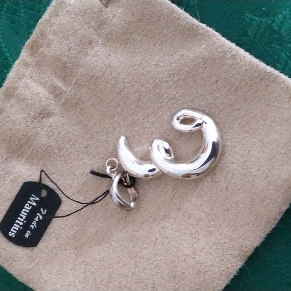 Sterling Silver "E" initial pendant NWOT - Picture 6 of 6